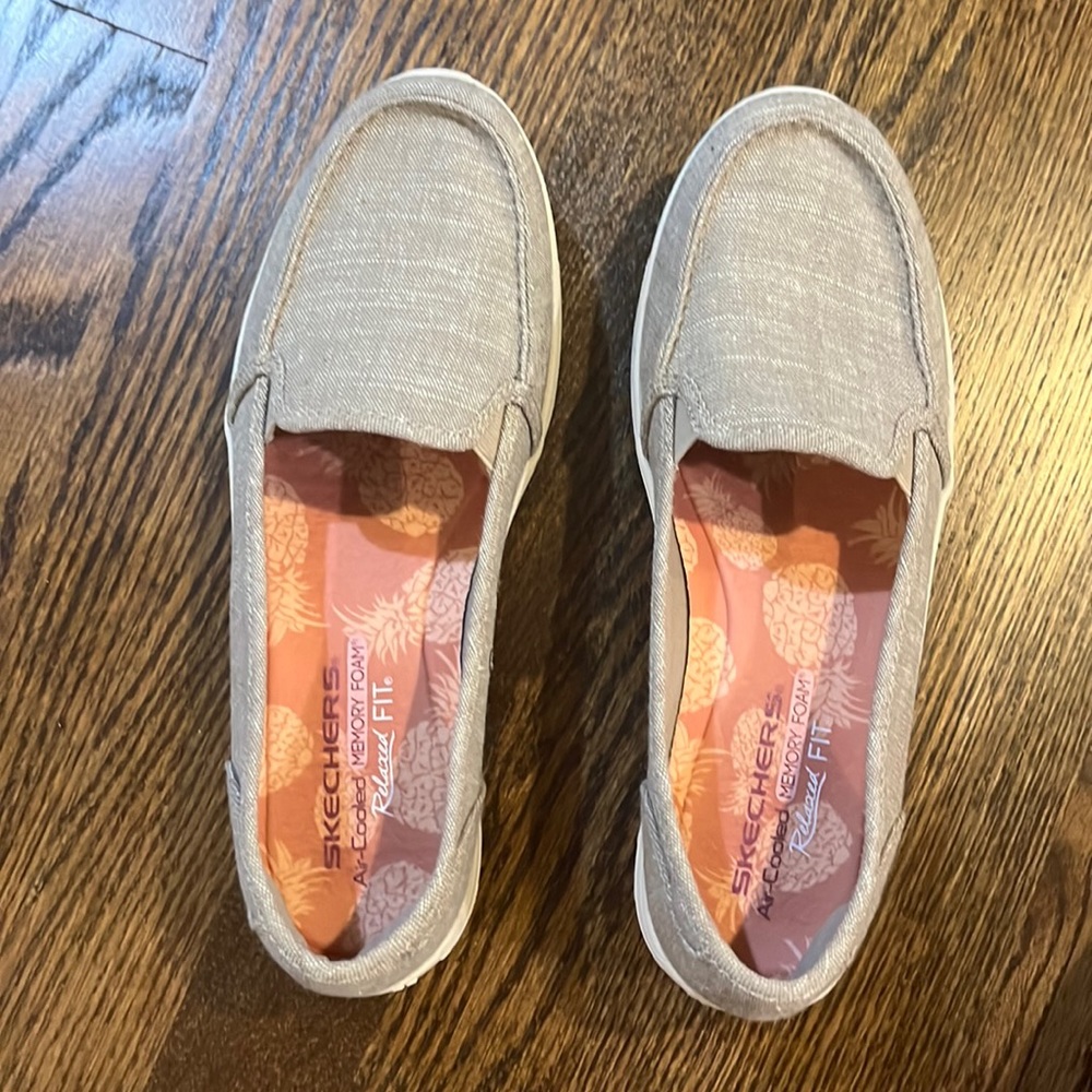 New Sketchers relaxed fit memory foam slip on shoes